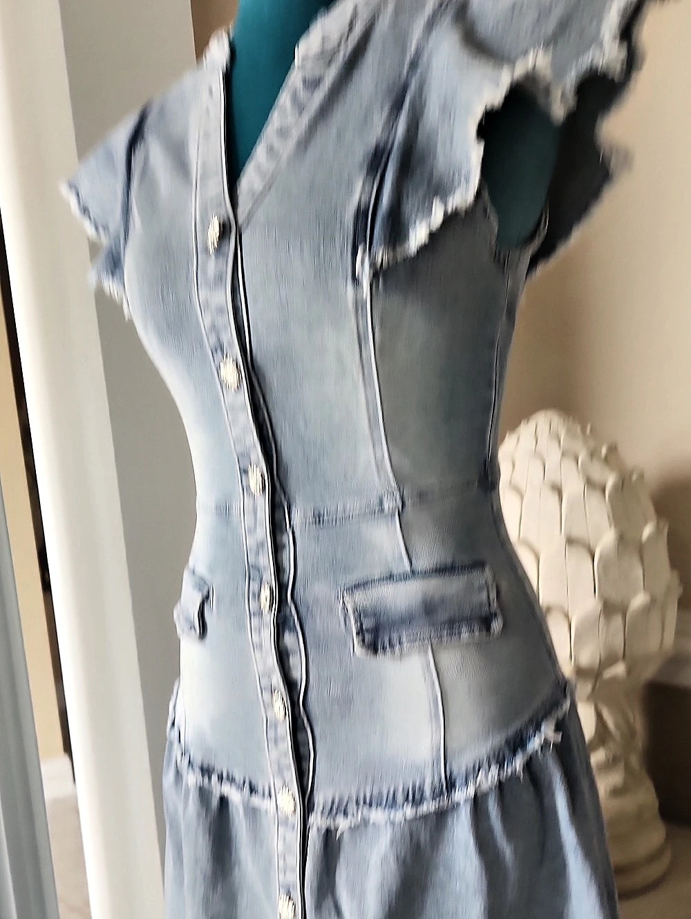 En Saison Denim Flutter Sleeve Button-Front Midi Dress in Blue Xs - Picture 4 of 16